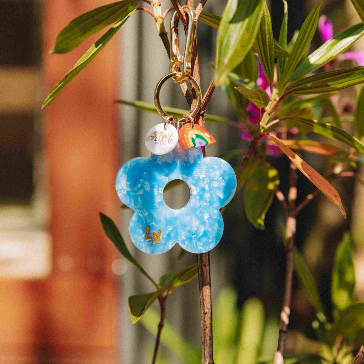 Grigri de Sac Fleur Acétate Bleu, photo d'ambiance, vue 3 – Les Nicolettes