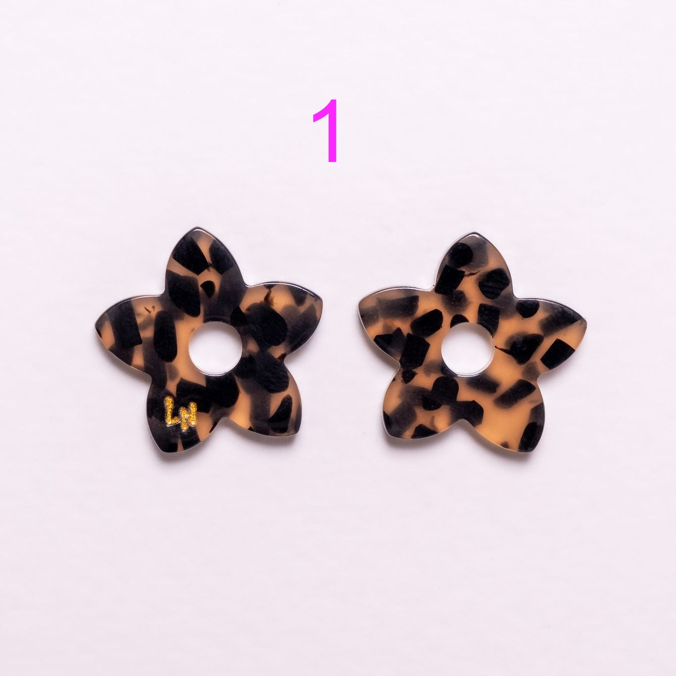Charms Tiaré Acétate | Choisissez votre paire parmi 9 créations