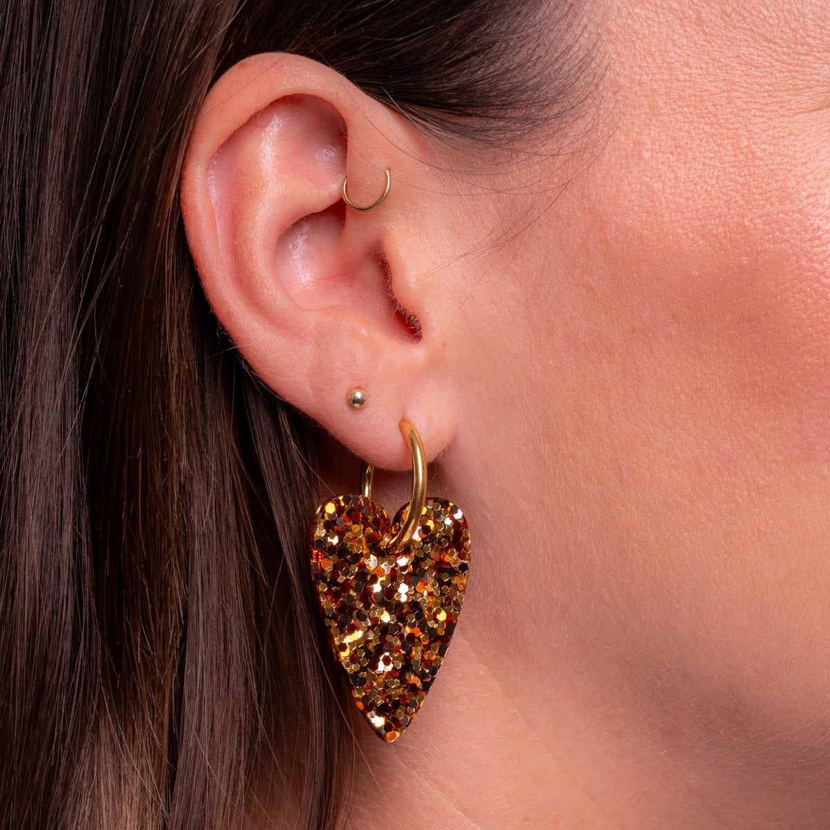 Boucles d'oreilles Cœur Pumpkin Spice portées-Les Nicolettes
