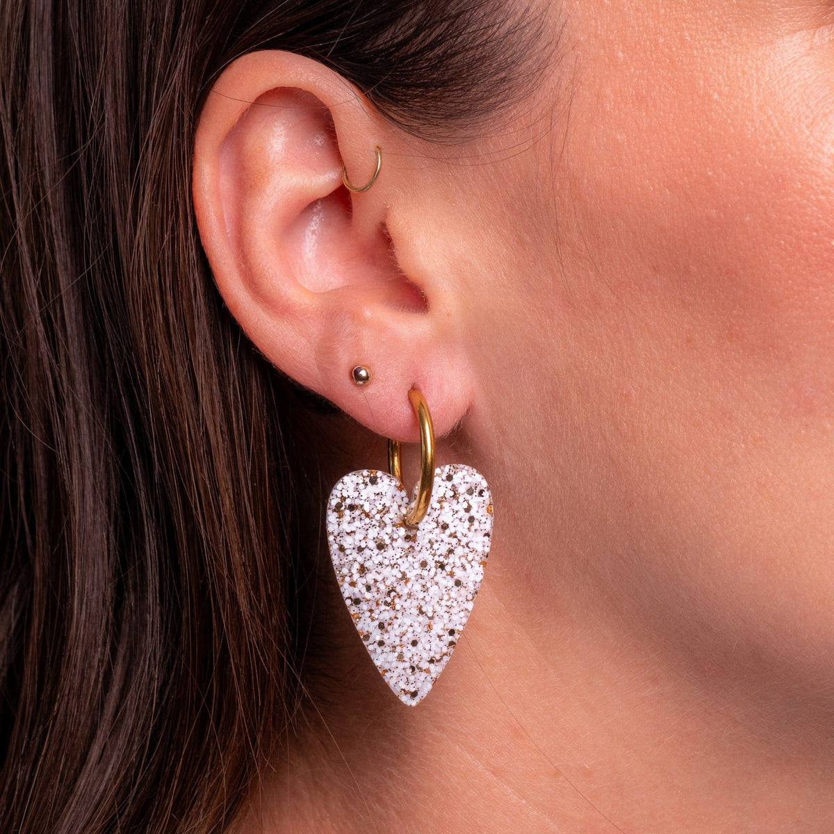 Boucles d'oreilles Cœur Ivoire Champagne portées-Les Nicolettes