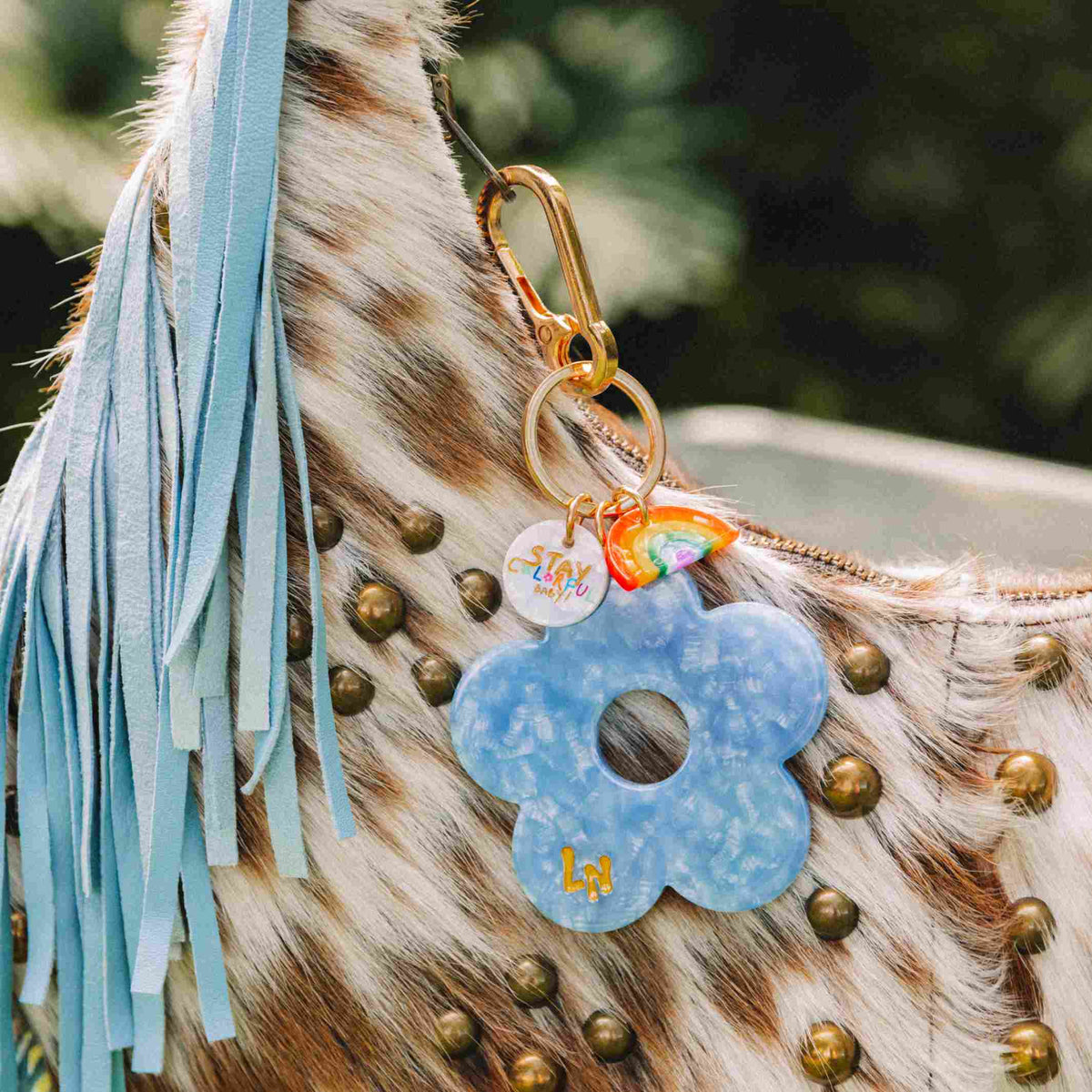 Taschenanhänger Blume Acetat Blau