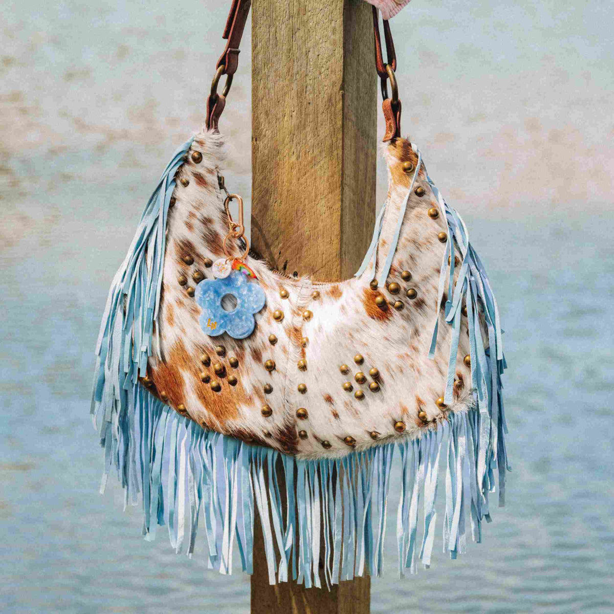 Grigri de Sac Fleur Acétate Bleu, photo d'ambiance, vue 4 – Les Nicolettes