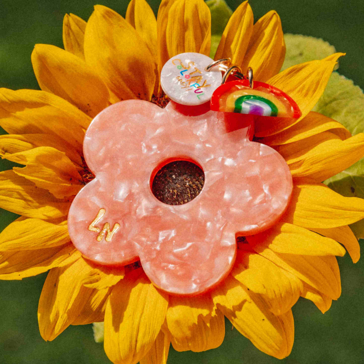 Grigri de Sac Fleur Acétate Pêche, photo d'ambiance, vue 4 – Les Nicolettes