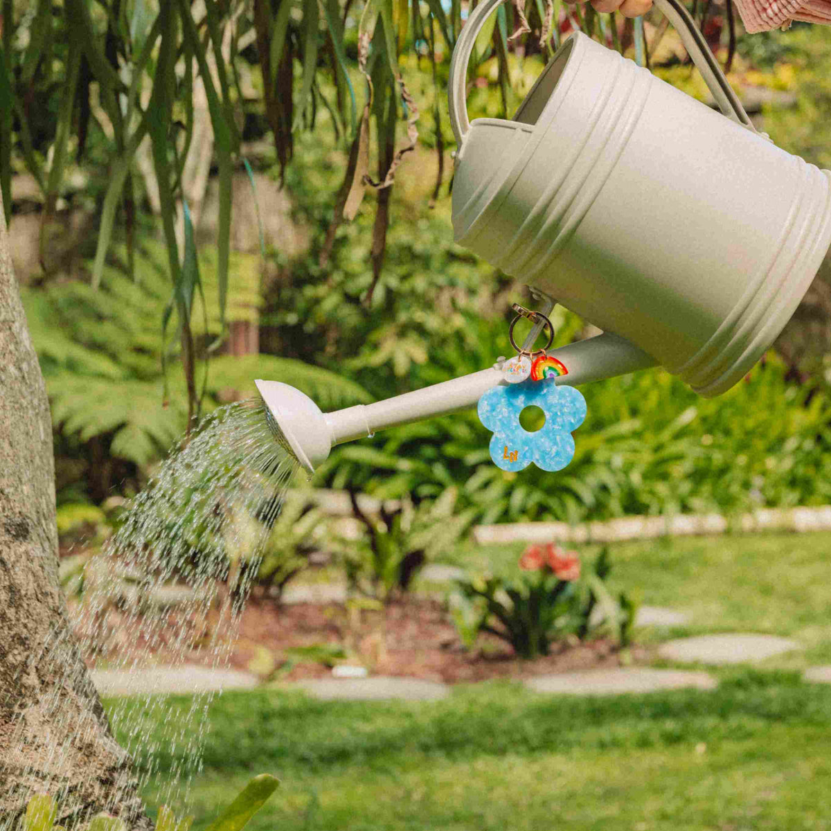 Grigri de Sac Fleur Acétate Bleu, photo d'ambiance, vue 5 – Les Nicolettes