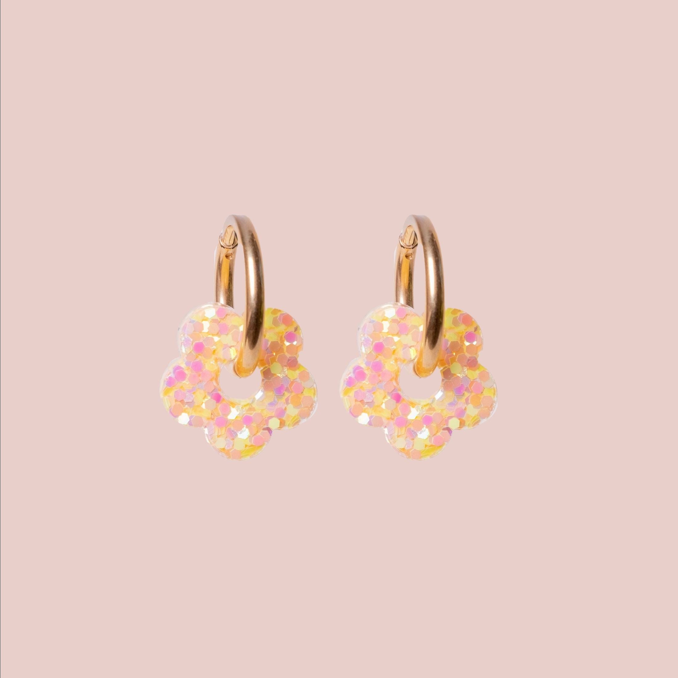 Créoles Mini Fleur Orange Jaune en acier chirurgical avec charms, modèle enfant et adulte
