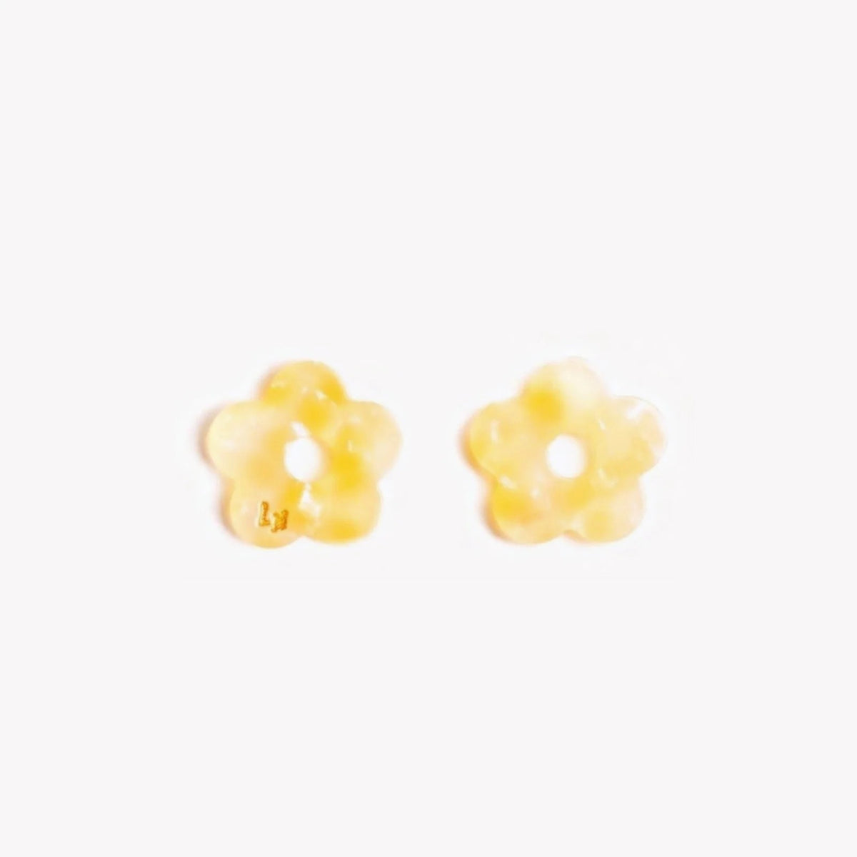 Paire de charms Mini Fleur Acétate coloris Jaune (n°6) – Les Nicolettes