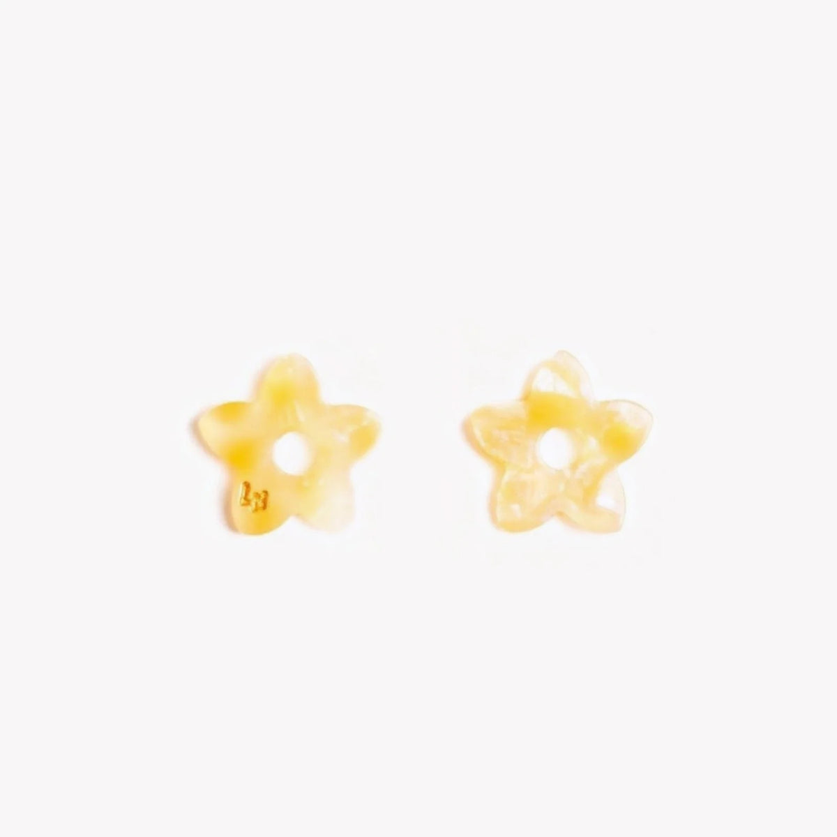 Paire de charms Mini Tiaré Acétate coloris Jaune (n°7) – Les Nicolettes