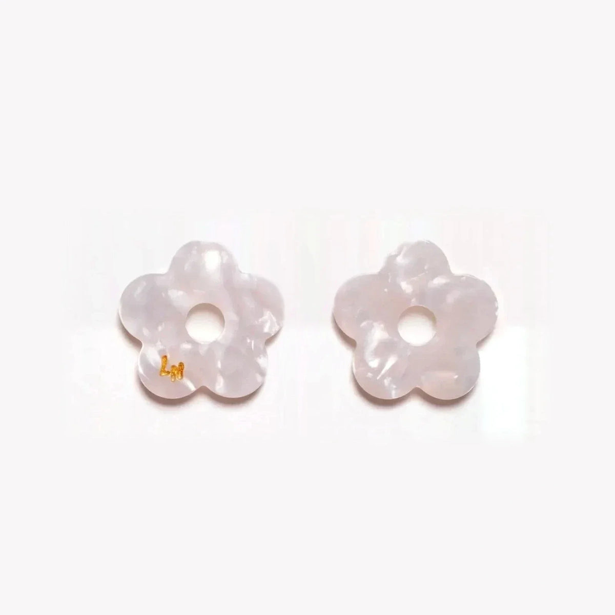 Paire de charms Fleur Acétate coloris Blanc Nacré (n°5) – Les Nicolettes