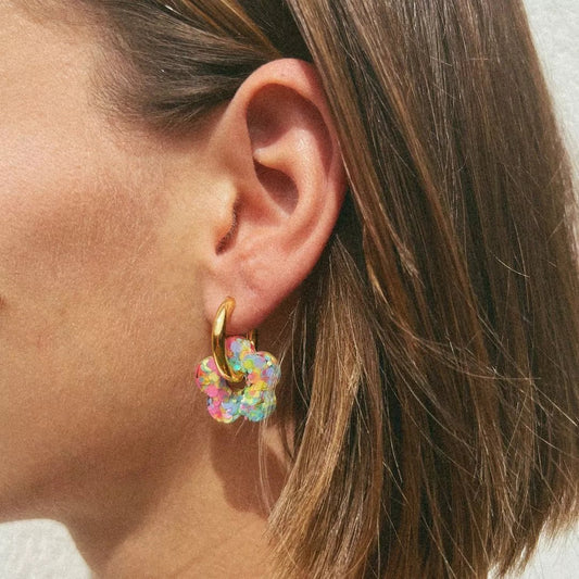 Découvrez nos Boucles d’oreilles et Créoles portées fait main en France en résine époxy Les Nicolettes