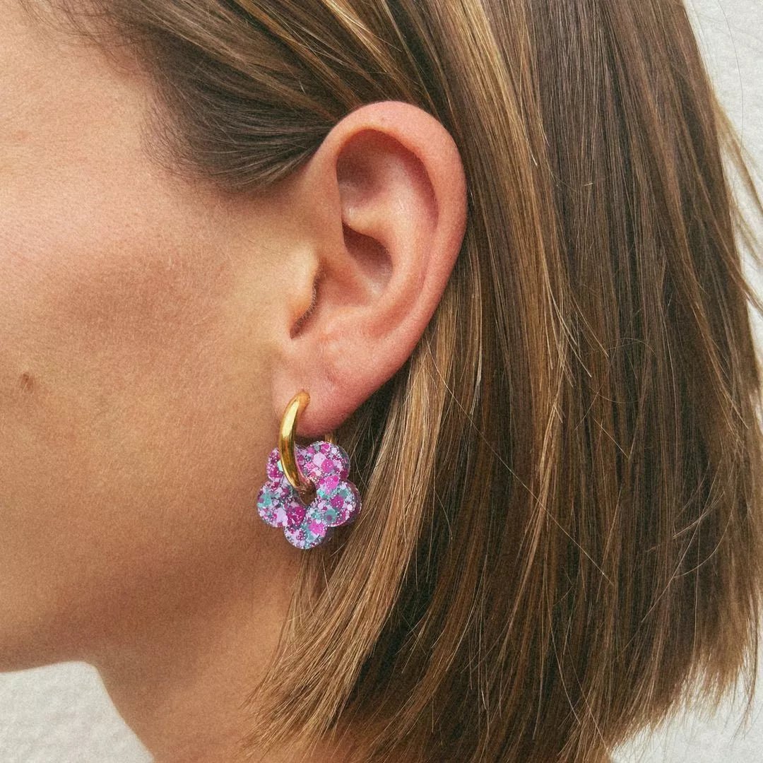 Découvrez nos Boucles d’oreilles et Créoles portées fait main en France en résine époxy Les Nicolettes