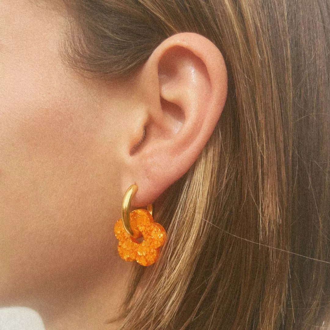 Découvrez nos Boucles d’oreilles et Créoles portées fait main en France en résine époxy Les Nicolettes