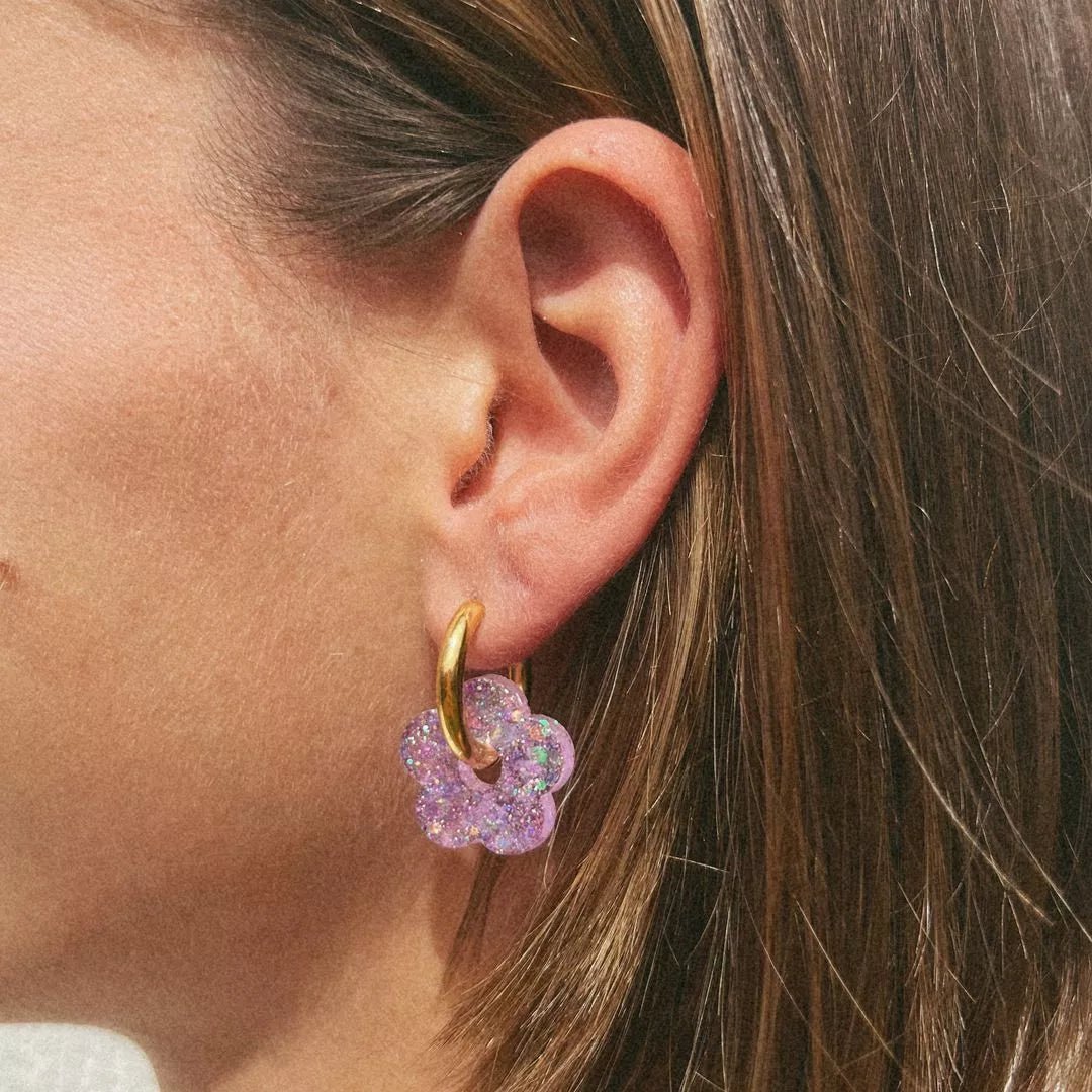 Découvrez nos Boucles d’oreilles et Créoles portées fait main en France en résine époxy Les Nicolettes