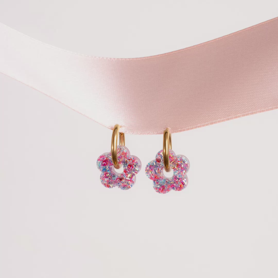 Stop motion – Créoles Mini Fleur Pink Blue – Les Nicolettes