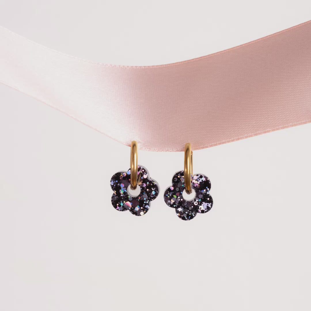 Stop motion – Créoles Mini Fleur Mix Noir – Les Nicolettes